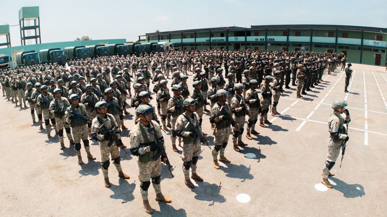 Desde hoy agentes de élite de las Fuerzas Armadas apoyarán a la Policía en operativos para desarticular bandas criminales en “barrios calientes” en La Esperanza, El Porvenir y Florencia de Mora. También se intensificará el patrullaje y se reforzará el resguardo a locales de instituciones públicas en la localidad.
