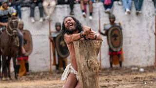 Golpes brutales y clavada de manos real en Vía Crucis de Churubamba