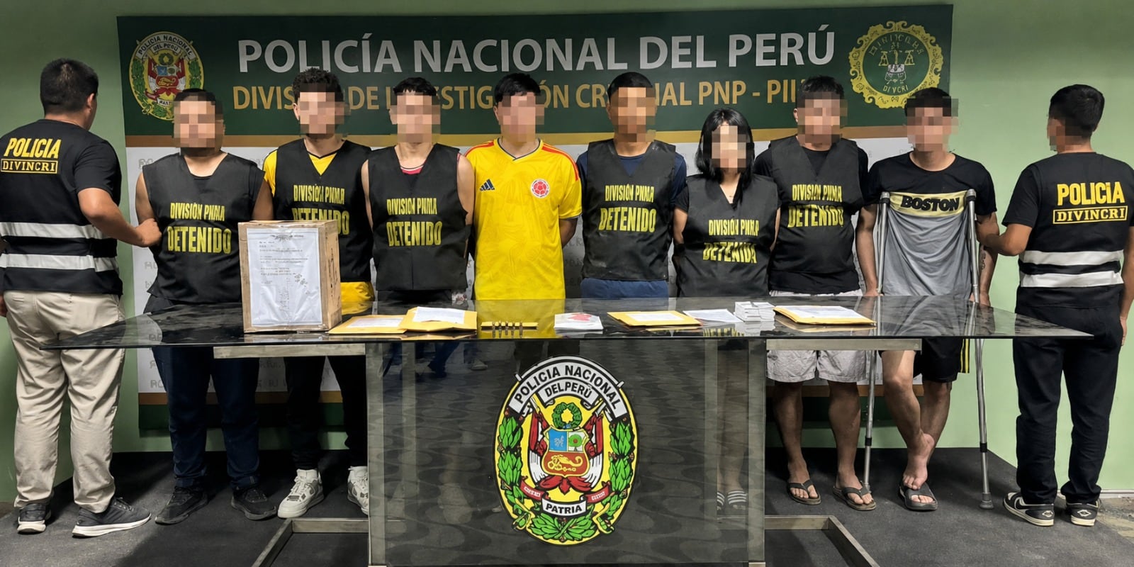 En un operativo, intervienen a extranjeros.