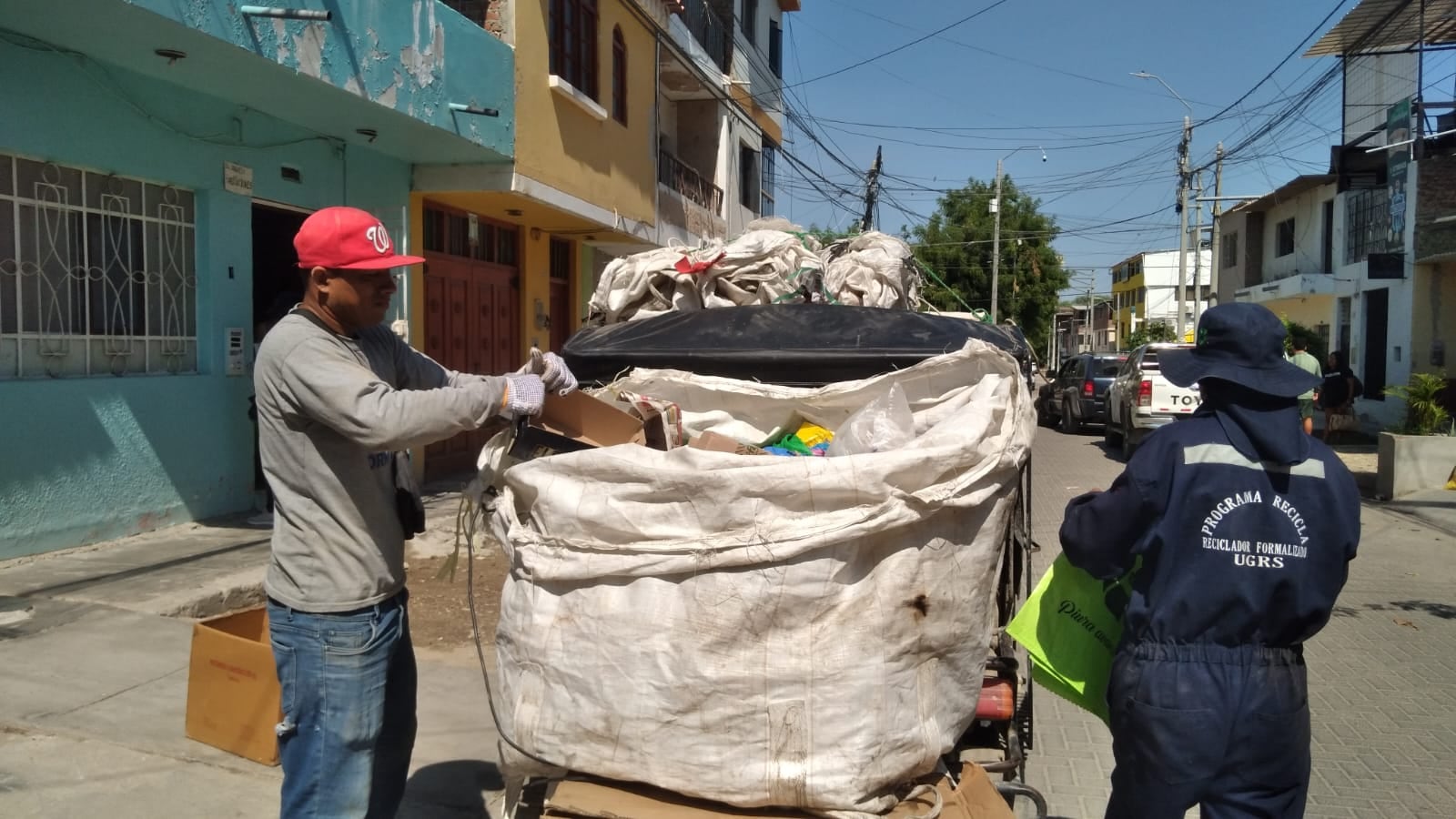 Campaña de sensibilización de reciclaje de residuos sólidos en los asentamientos humanos Buenos Aires y Los Titanes I etapa.
