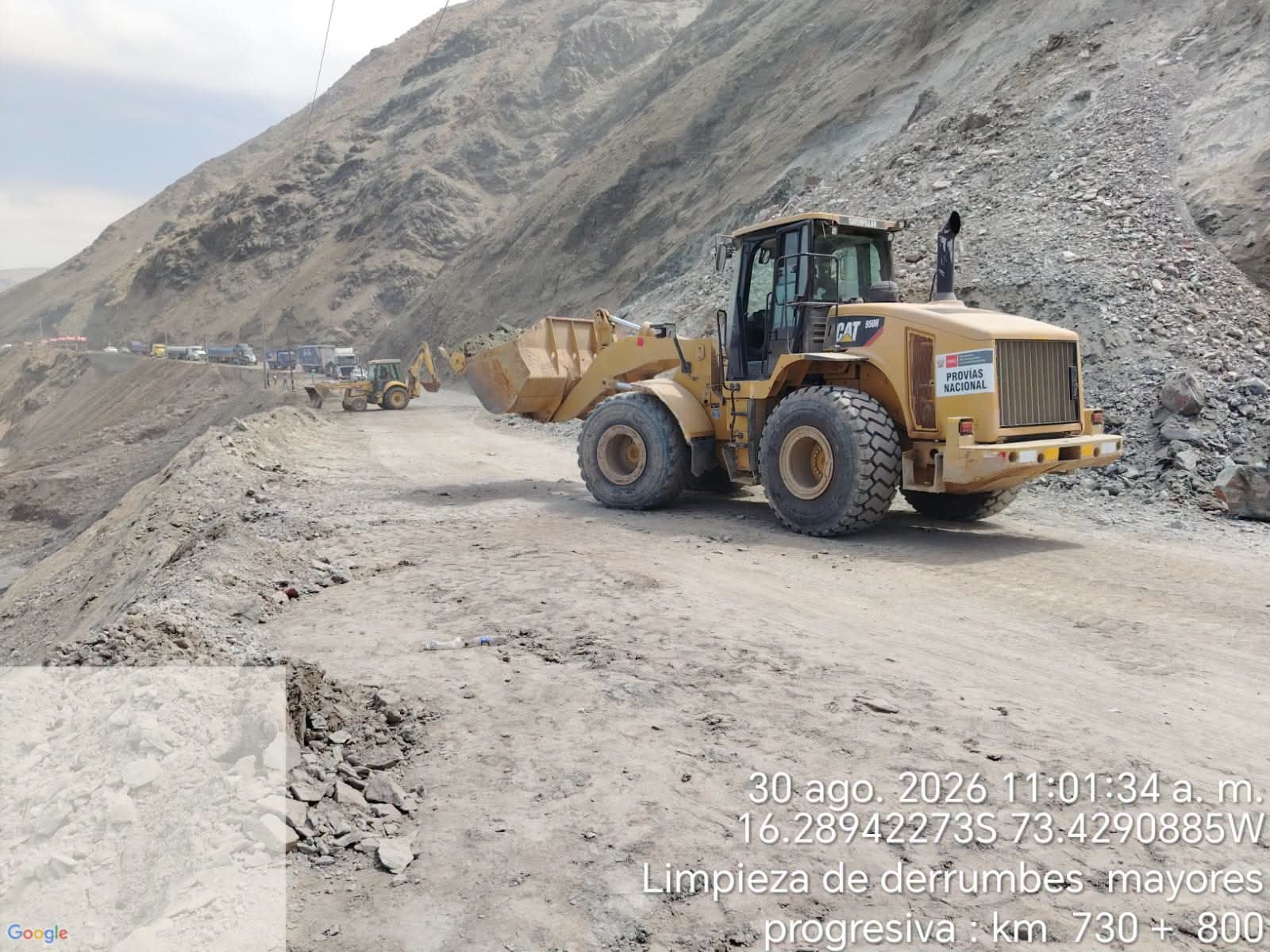 Tránsito restringido en la Panamericana Sur tras nuevo derrumbe en Quebrada Honda, Arequipa. Foto: Provías Nacional.