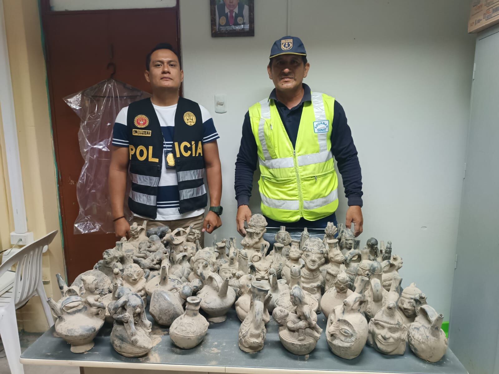 Los huacos habían sido enviados como encomienda. La Policía investiga a nombre de quién fue enviada y para quién. Los bienes culturales fueron decomisados en el expeaje Bayóvar