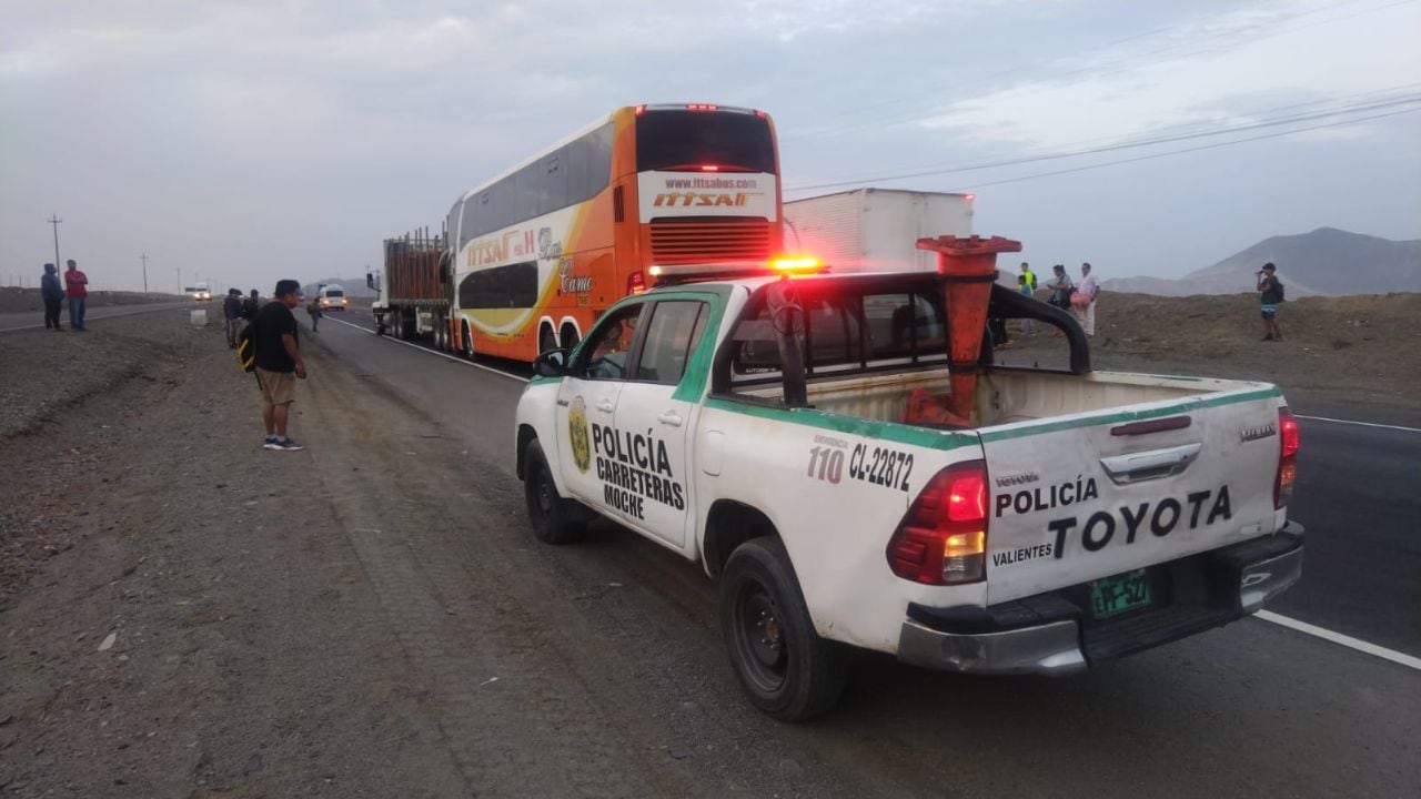 Accidente ocurrió en el kilómetro 600 de la carretera Panamericana Norte, a unos metros del peaje Chicama.
