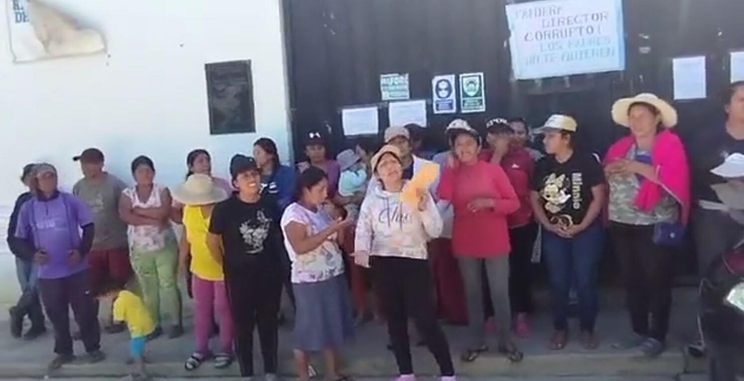 Padres exigen una pronta solución a su reclamo.