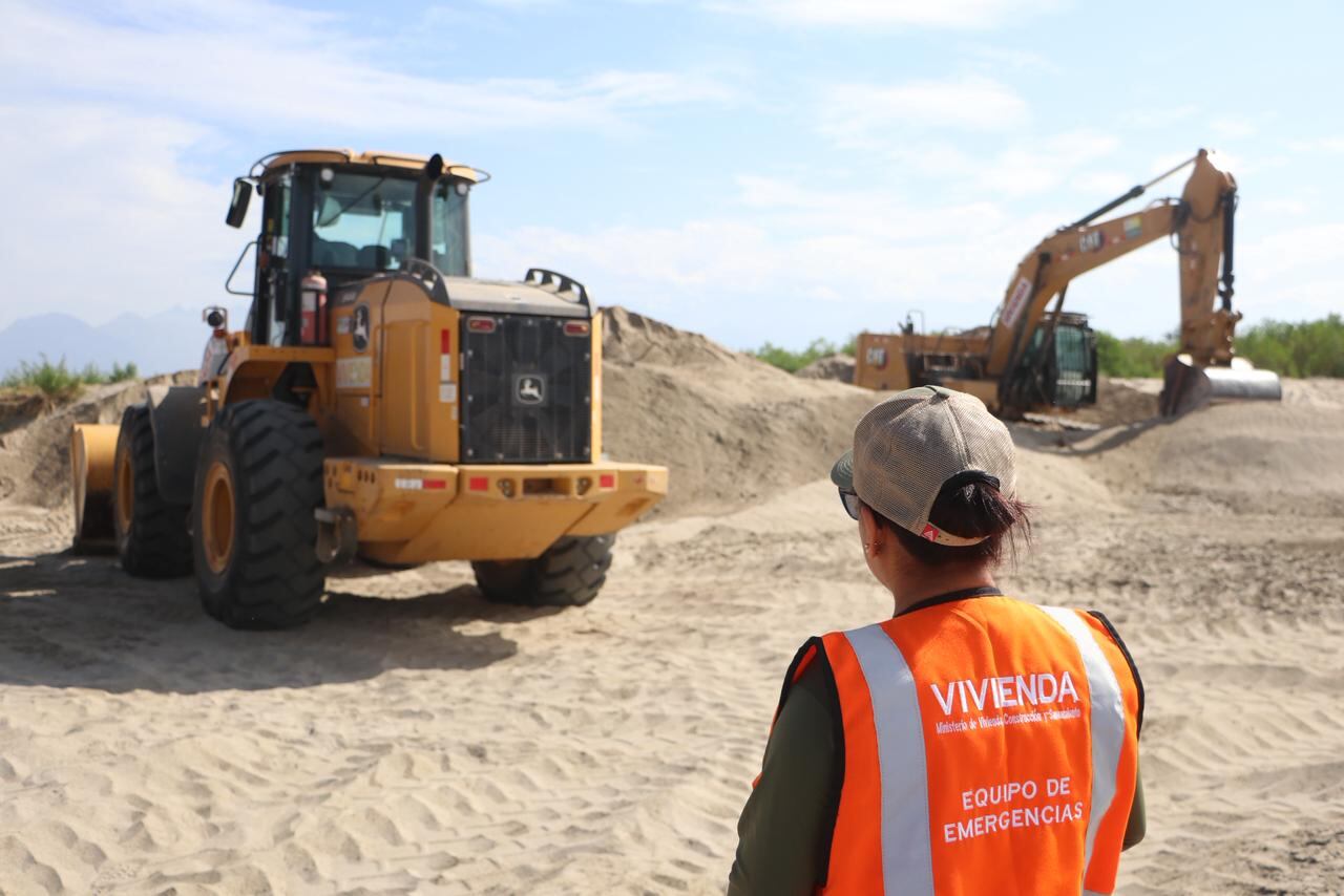 Limpian parte del río Piura