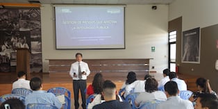 Los funcionarios y servidores participaron en una jornada de capacitación, como parte de una estrategia de la Gerencia Regional de Educación.