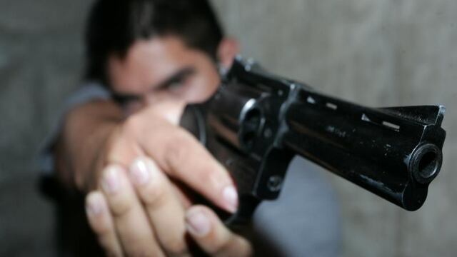 Ladrones con pistolas roban S/13 mil de un minimarket de Cerro Colorado