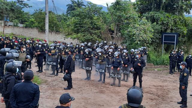 Policía logra desalojar a 400 invasores de forma pacifica en Chanchamayo