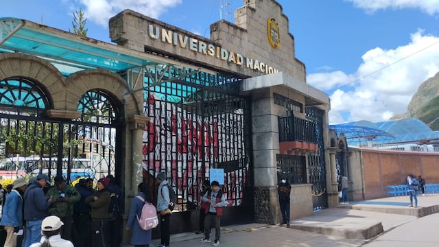 Alumnos de educación toman campus universitario de la Universidad Nacional de Huancavelica