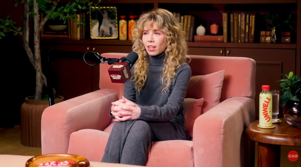 El libro llegó a librerías el 20 de enero y marca el debut de la actriz y autora en la narrativa de ficción tras el éxito de su memoir.. (Foto: Call Her Daddy / YouTube)