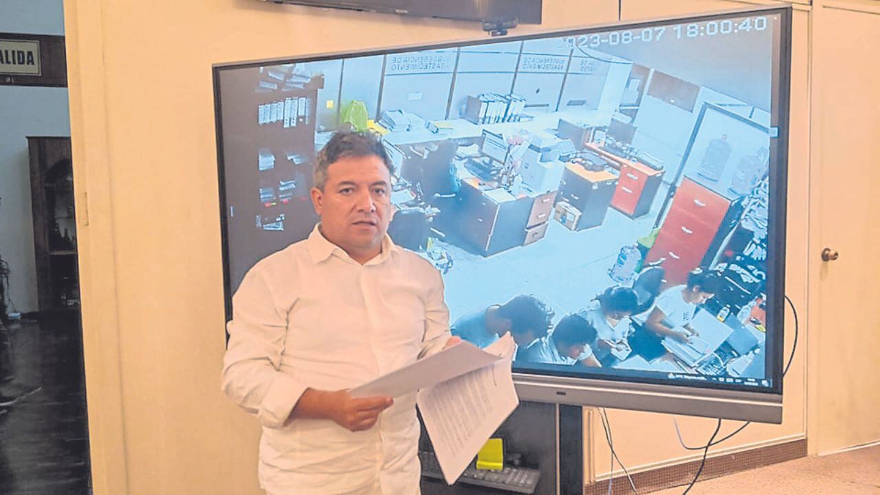 El congresista Diego Bazán pide que intervenga la Fiscalía y regidor Jorge Vásquez asegura que denunciará a Fernández por omisión de funciones.