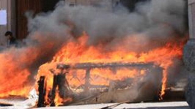 Transportistas queman caseta de Ositran en Arequipa