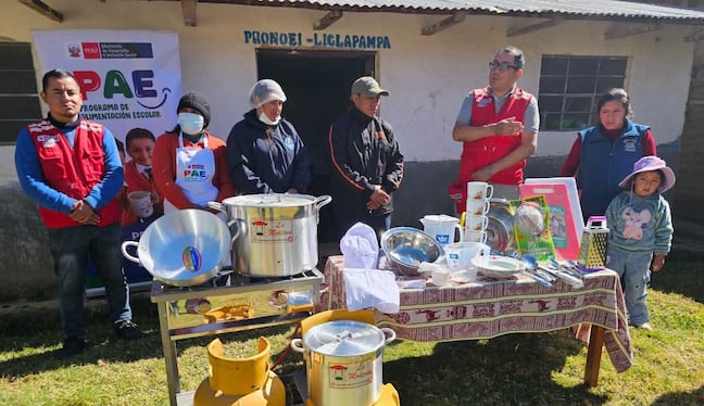 Huánuco: Municipio de Lauricocha entrega cocinas y menajes a instituciones educativas