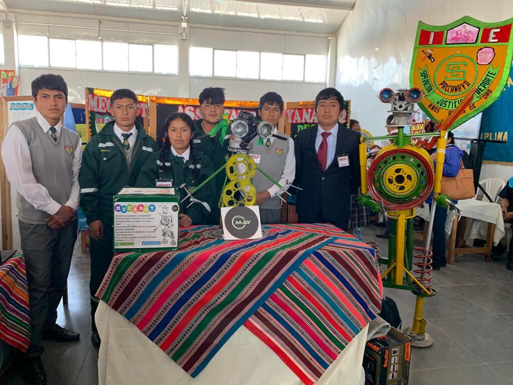 Estudiantes de una I.E. de Palcamayo presentaron su proyecto con mucho entusiasmo.