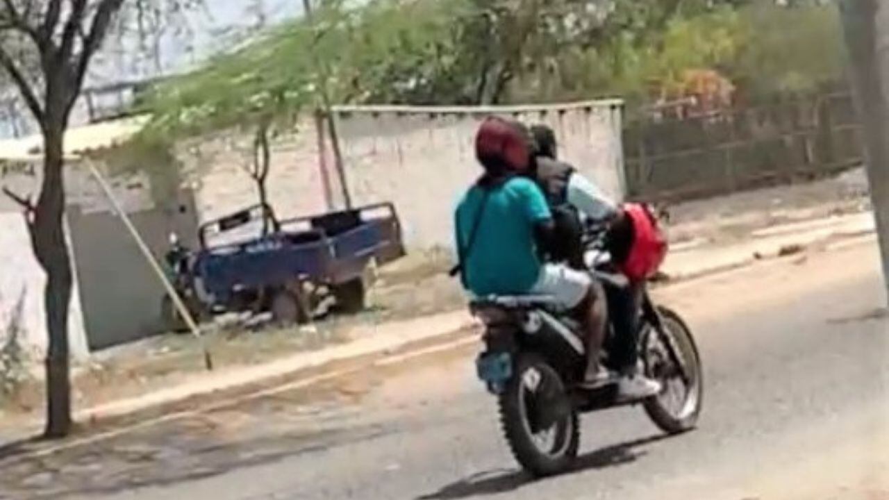 Los delincuentes llegaron en una mototaxi y tras encañonar al analista le robaron el dinero y su vehículo.