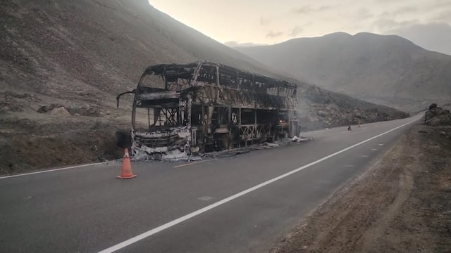 Bus de la empresa Julsa que se dirigía de Arequipa a Lima se incendió en carretera Panamericana Sur