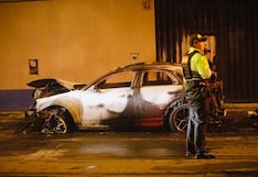 La Perla: Investigan incendio de vehículo donde se halló chaleco de la Policía Nacional