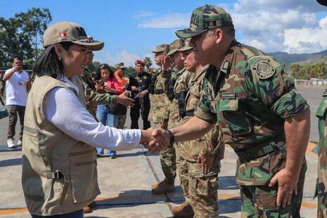 Presidenta Keiko Fujimori visita base contraterrorista del Vraem en Satipo y expresa respaldo a las Fuerzas Armadas