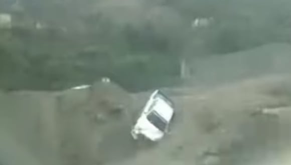 Intensas lluvias que se registran en la provincia de Pataz provocaron el accidente y autoridades realizan trabajos para habilitar la carretera que quedó bloqueada.