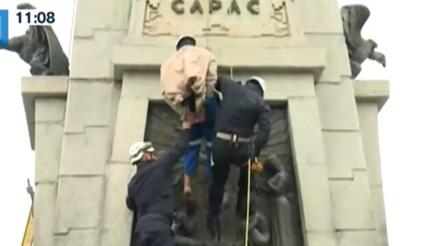 La Victoria: hombre subió a monumento en la plaza Manco Cápac, pero Policía lo intervino | VIDEO 