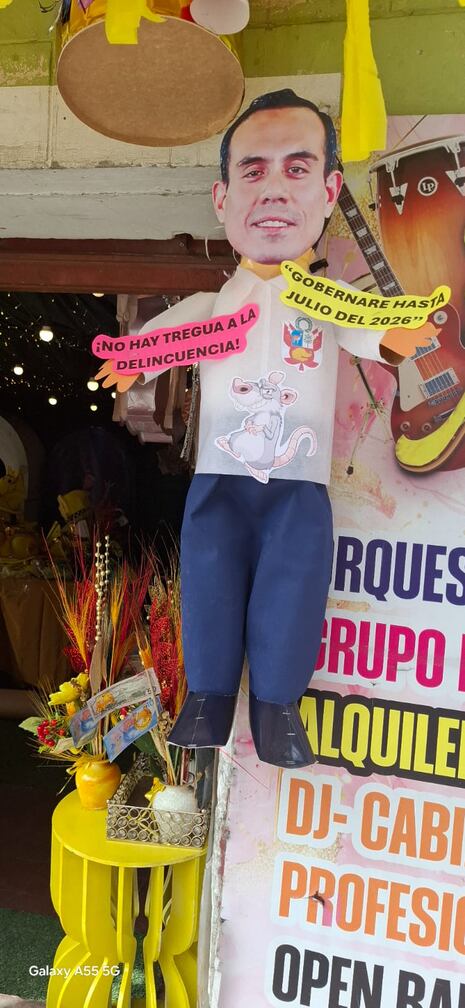 Piñatas de presidente José Jerí y Dina Boluarte muy pedidas para celebrar el 2026