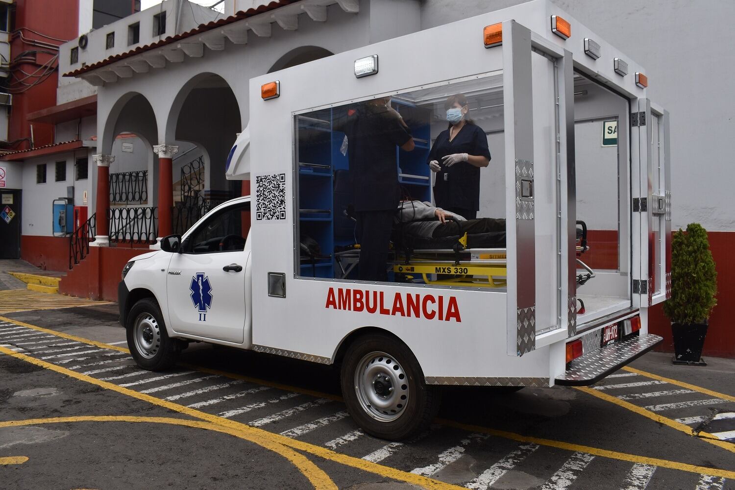 Ambulancias transparentes como parte de la camapaña.