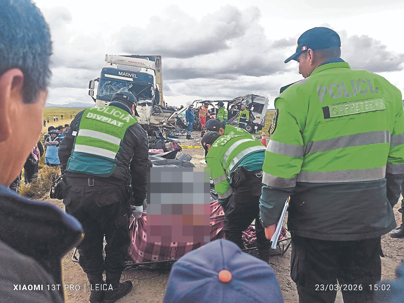 La Policía recuperó los cuerpos atrapados entre los fierros. Foto: Difusión.