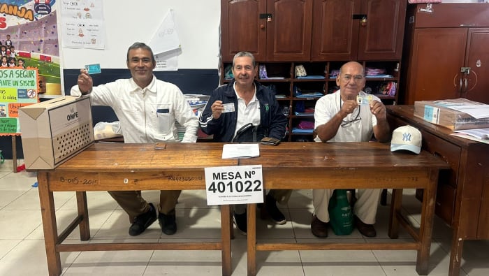 La primera mesa de votación para las Elecciones Primarias, modalidad delegados, de las ERM2026, se instaló a las 6:30 a. m. en la IE Juan Clímaco Vela Reyes, ubicada en el distrito de Moyobamba, región San Martín.