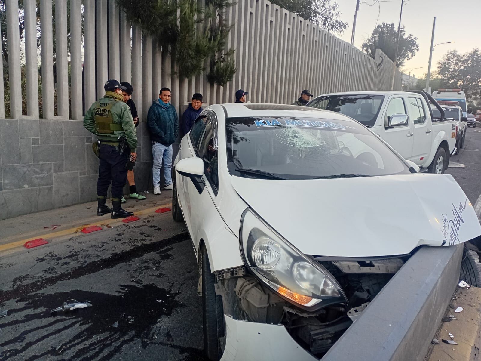 Choque por alcance en la avenida Venezuela deja dos heridos. Foto: Serenazgo Arequipa.