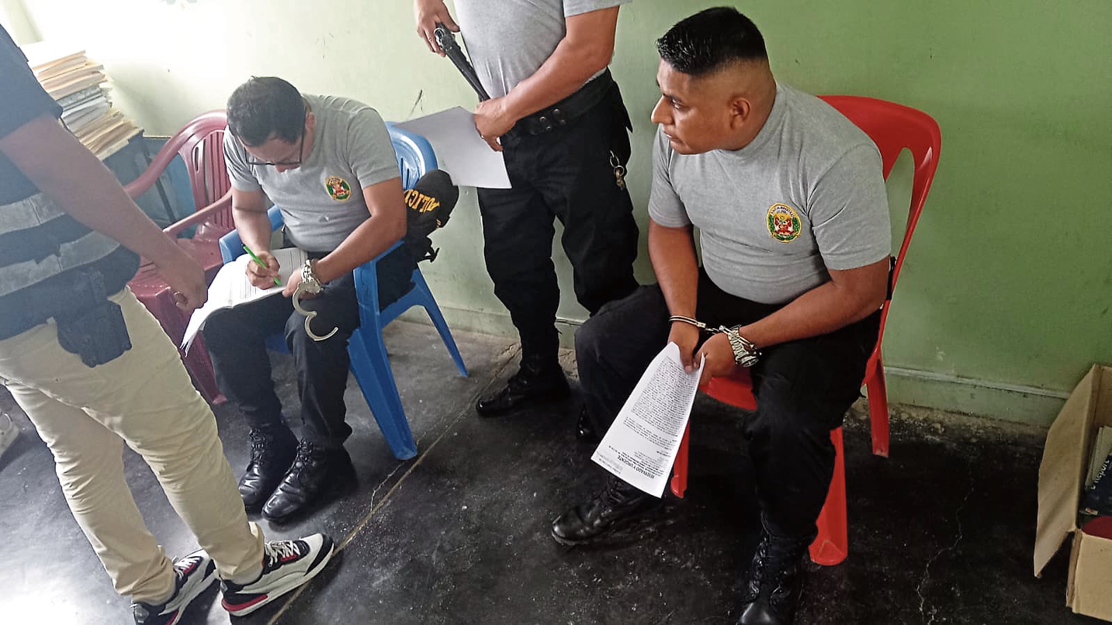 Detienen a tres policías por cobros indebidos en Piura
