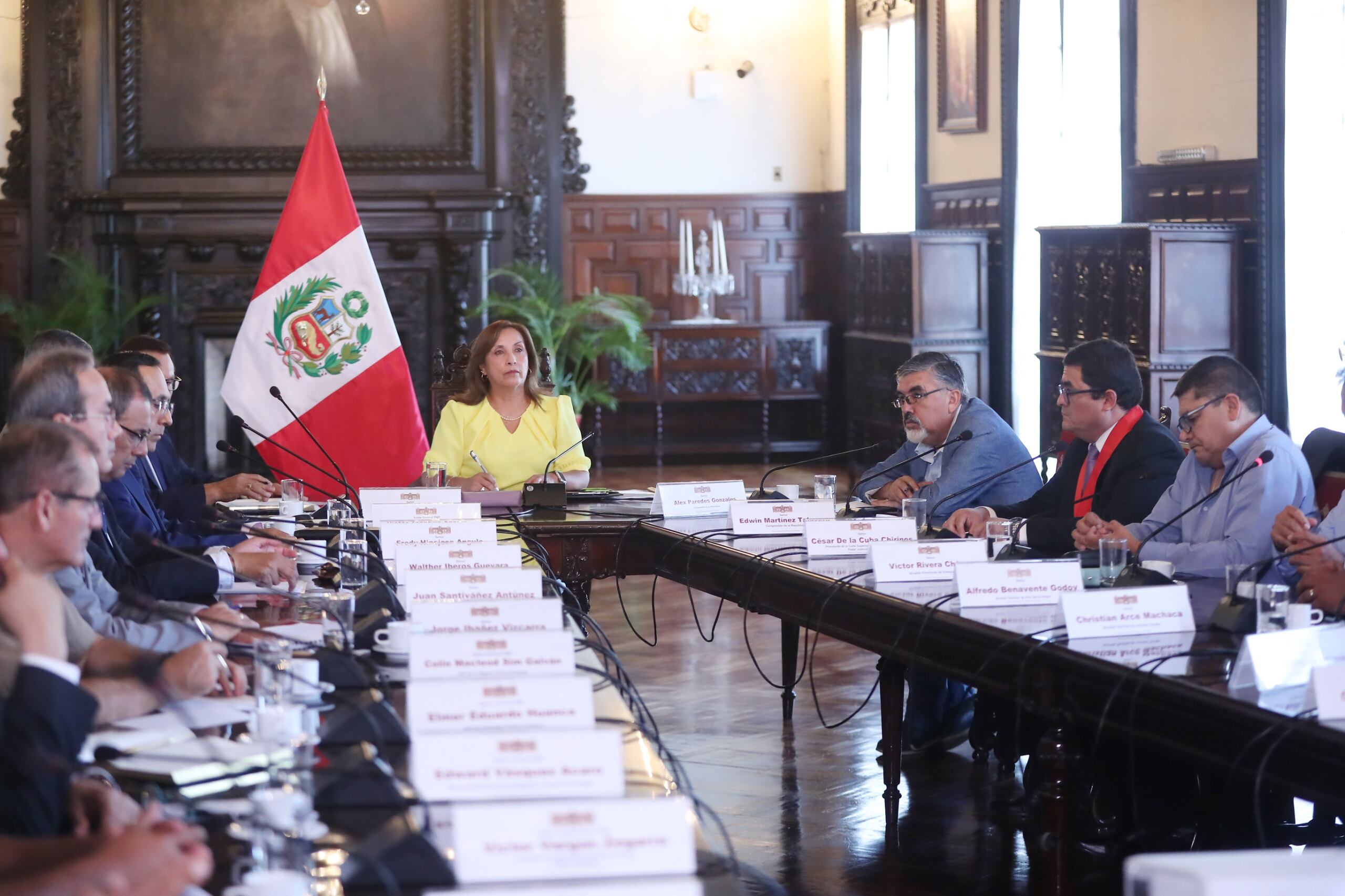 Presidenta se reunió con alcaldes y ministros. (Foto: Difusión)