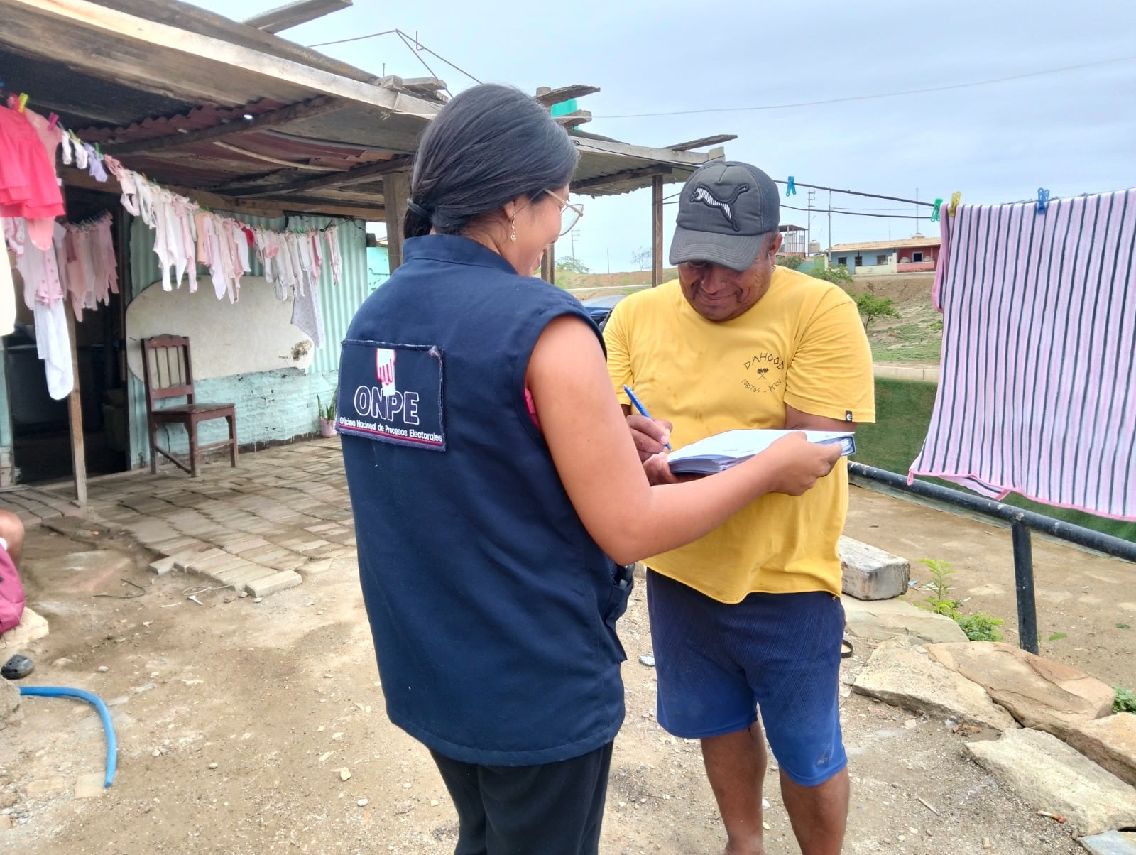ONPE inició la entrega de credenciales para los miembros de mesa en Piura