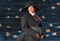 Rihanna revela su tercer embarazo en la alfombra roja de la Met Gala 2025