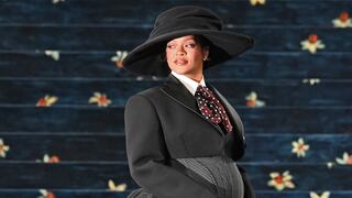 Rihanna revela su tercer embarazo en la alfombra roja de la Met Gala 2025