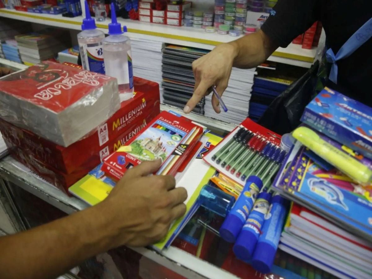 A pocas semanas del inicio del año escolar, organizar compras con anticipación y aprovechar promociones puede marcar la diferencia en el presupuesto familiar. (Foto: Andina)