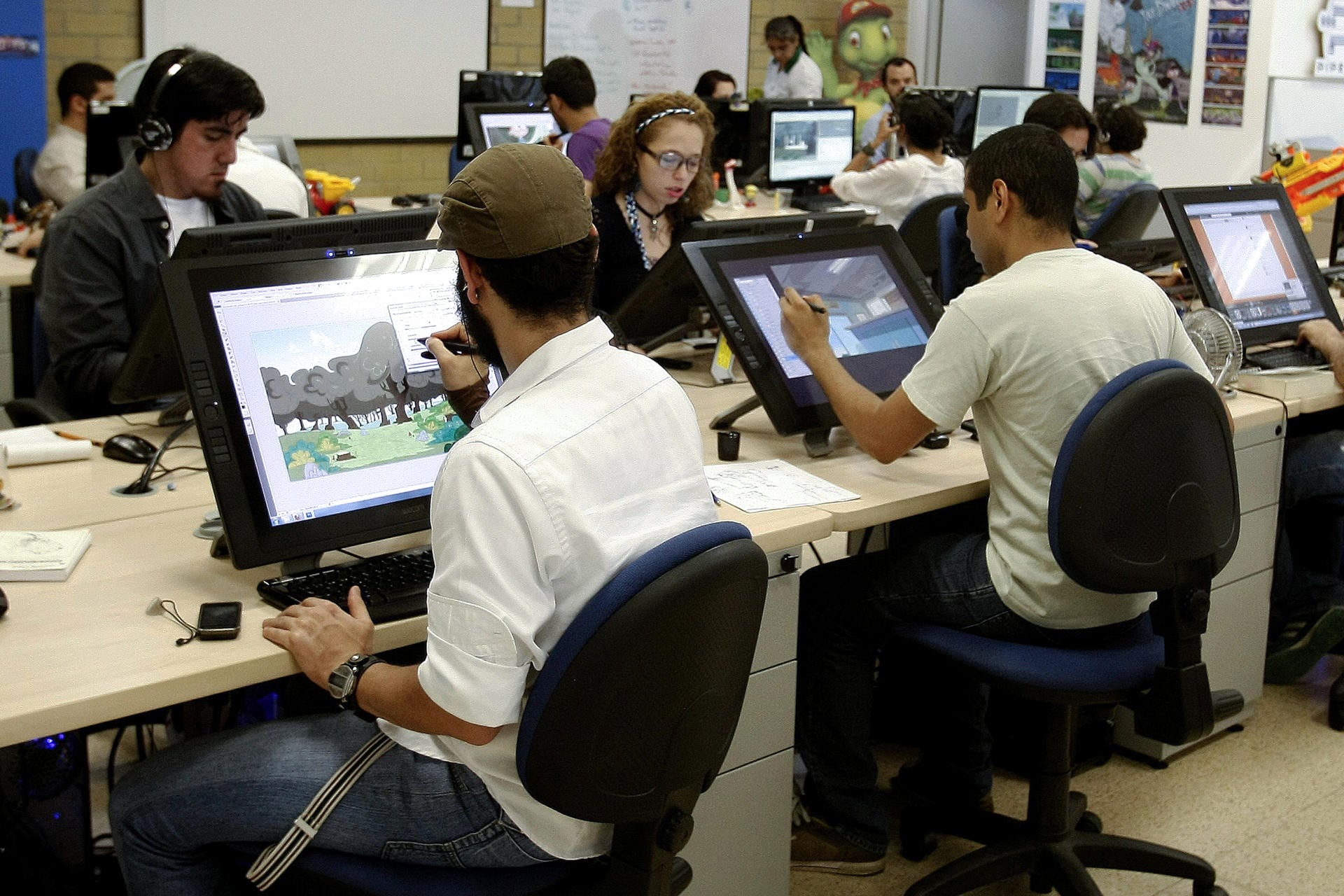 La capacitación digital es una de las claves que las empresas deben detener en cuenta para conseguir resultados y reducir costos. (Foto: EFE)