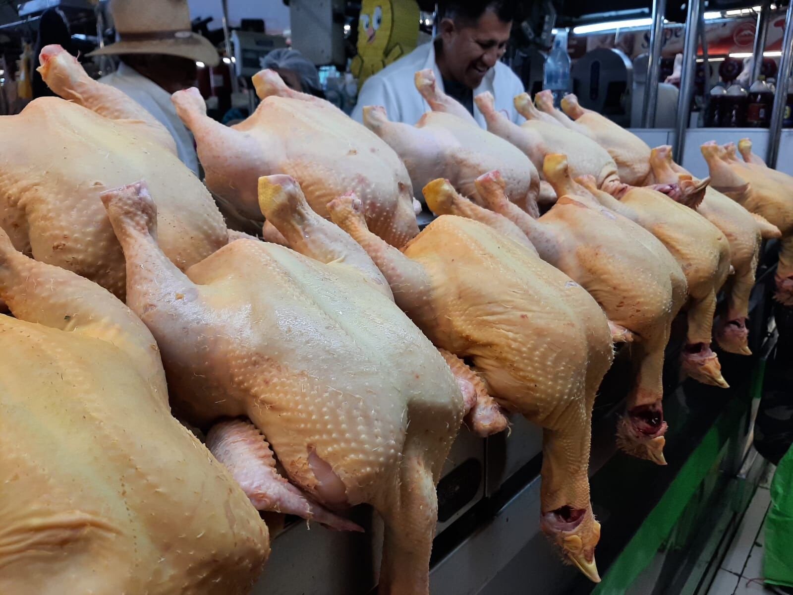 Precio del pollo es mayor a 10.00 soles en mercados. (Foto: GEC)
