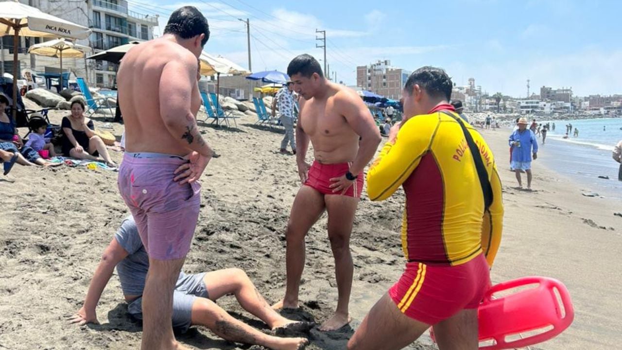 Los agentes de la Unidad de Salvataje de la Policía Nacional del Perú (PNP) atendieron emergencias en balnearios de Huanchaco y Las Delicias. (Foto: PNP)