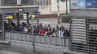 Paro de transportistas: Cientos de usuarios del Metro de Lima y Metropolitano formaron colas