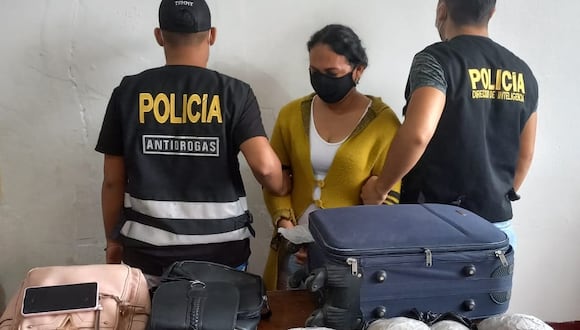 Aida del Pilar Ramos Espinoza que viajaba como pasajera de un ómnibus fue detenida por los policías tras encontrarle 10 kilos de PBC