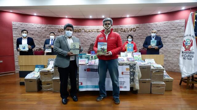 Ministro de Cultura entrega 886 libros para implementar salas de lectura en Tacna