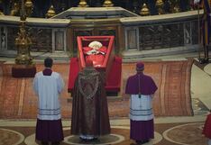 Miles de fieles acuden al Vaticano para despedir al papa Francisco en la Basílica de San Pedro