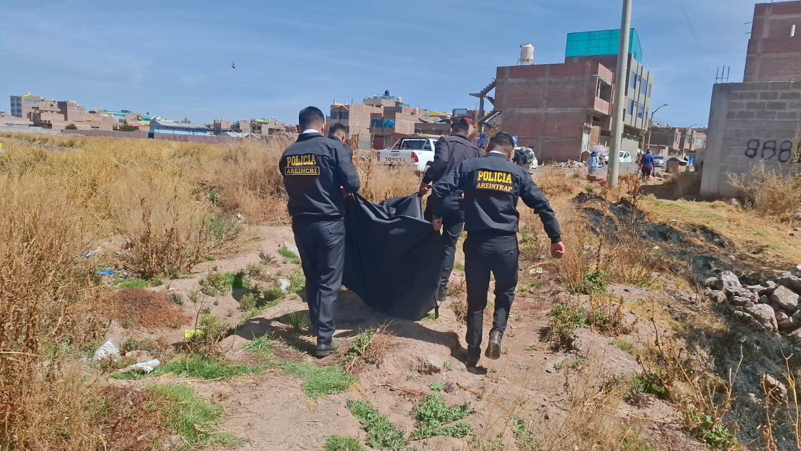 El cuerpo de Jissel Torres Peralta (20) fue encontrado en el río Torococha. Familiares exigen una investigación exhaustiva.