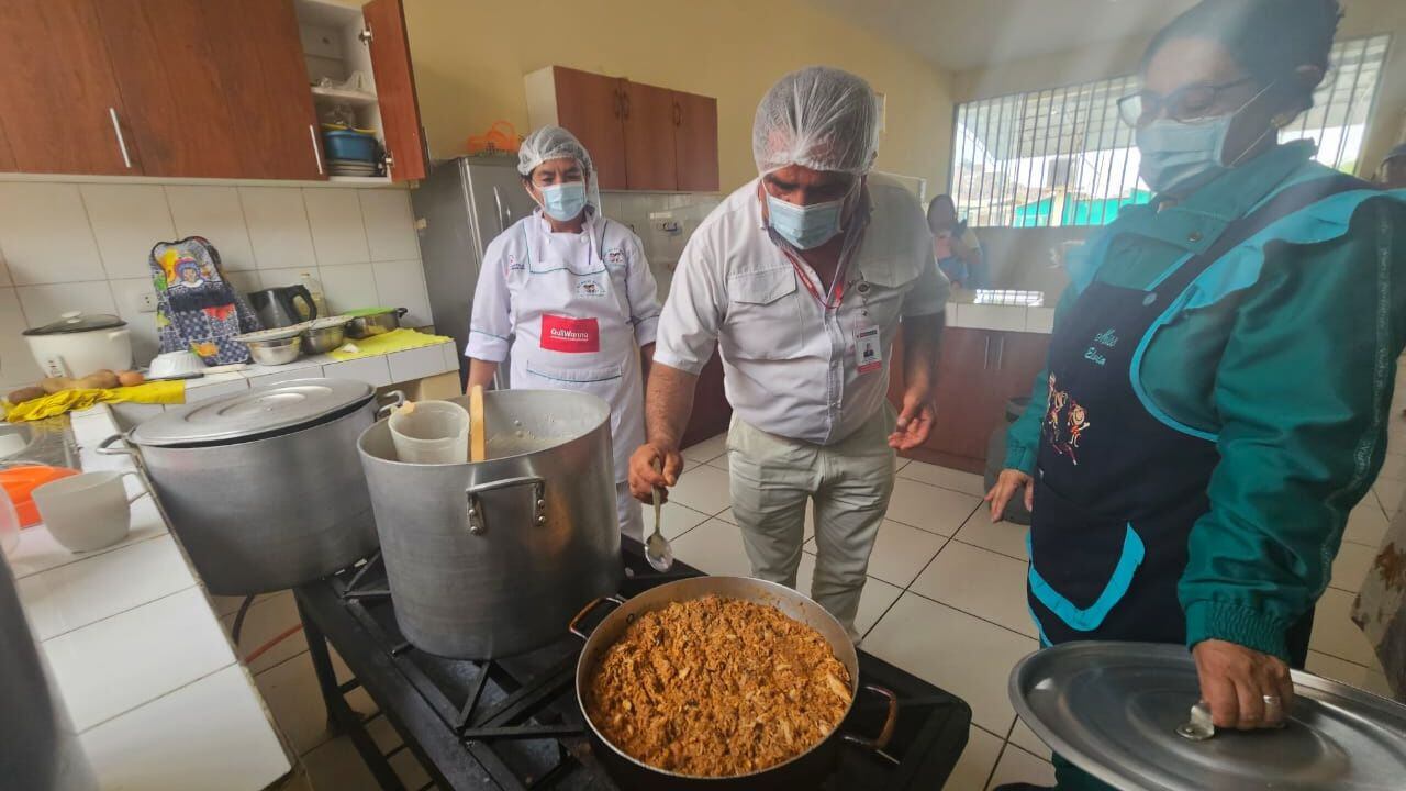 Supervisan el servicio alimentario en instituciones educativas públicas usuarias.