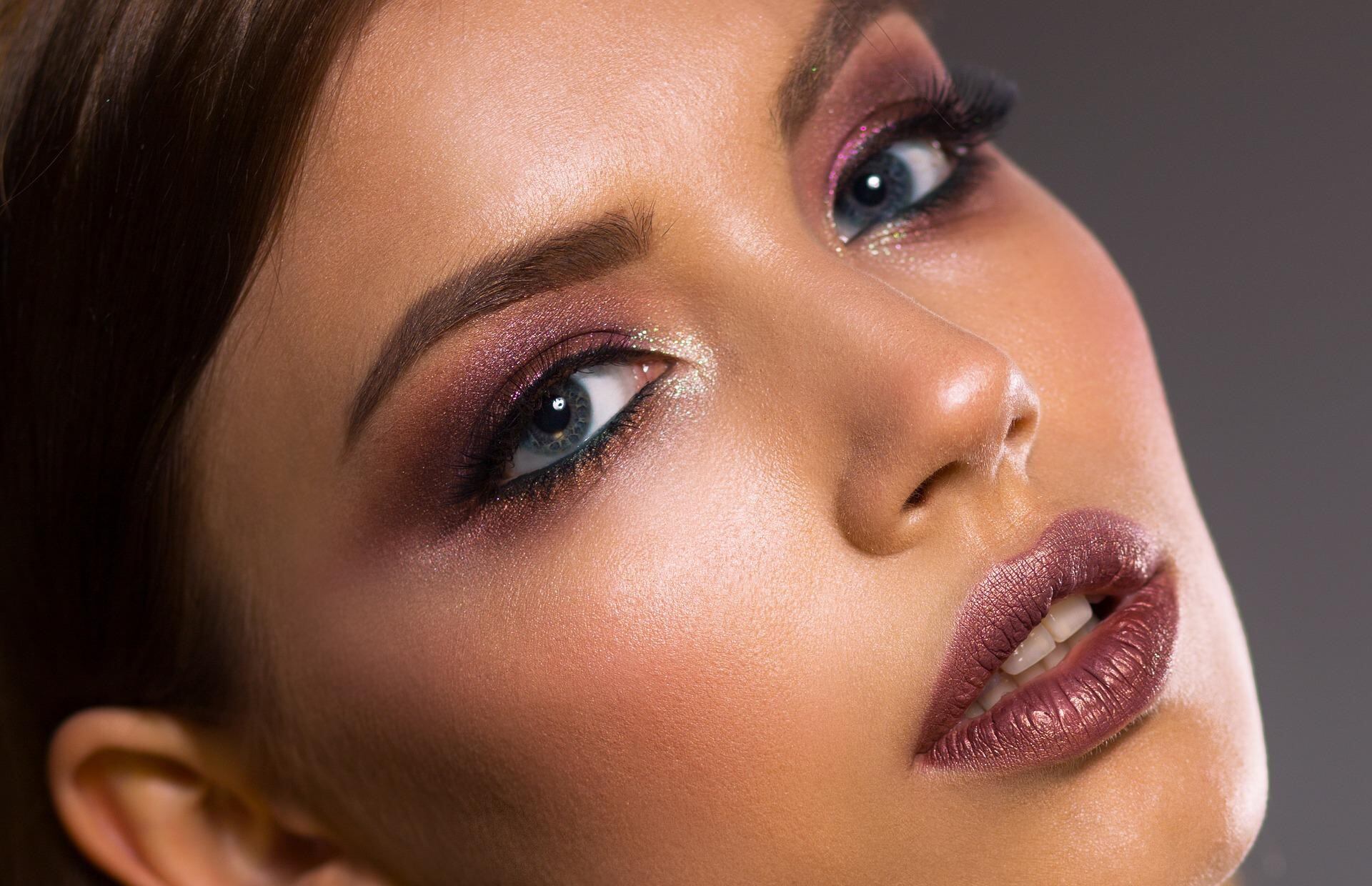 “Para algunas personas, los últimos dos años han significado el tomarse un receso del maquillaje y la moda; sin embargo, para otras este tiempo ha servido para experimentar e innova", señala experta en belleza. (Foto: Pexel)