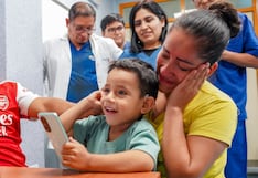 Niños con sordera congénita escuchan por primera vez tras implante coclear en el INSN San Borja