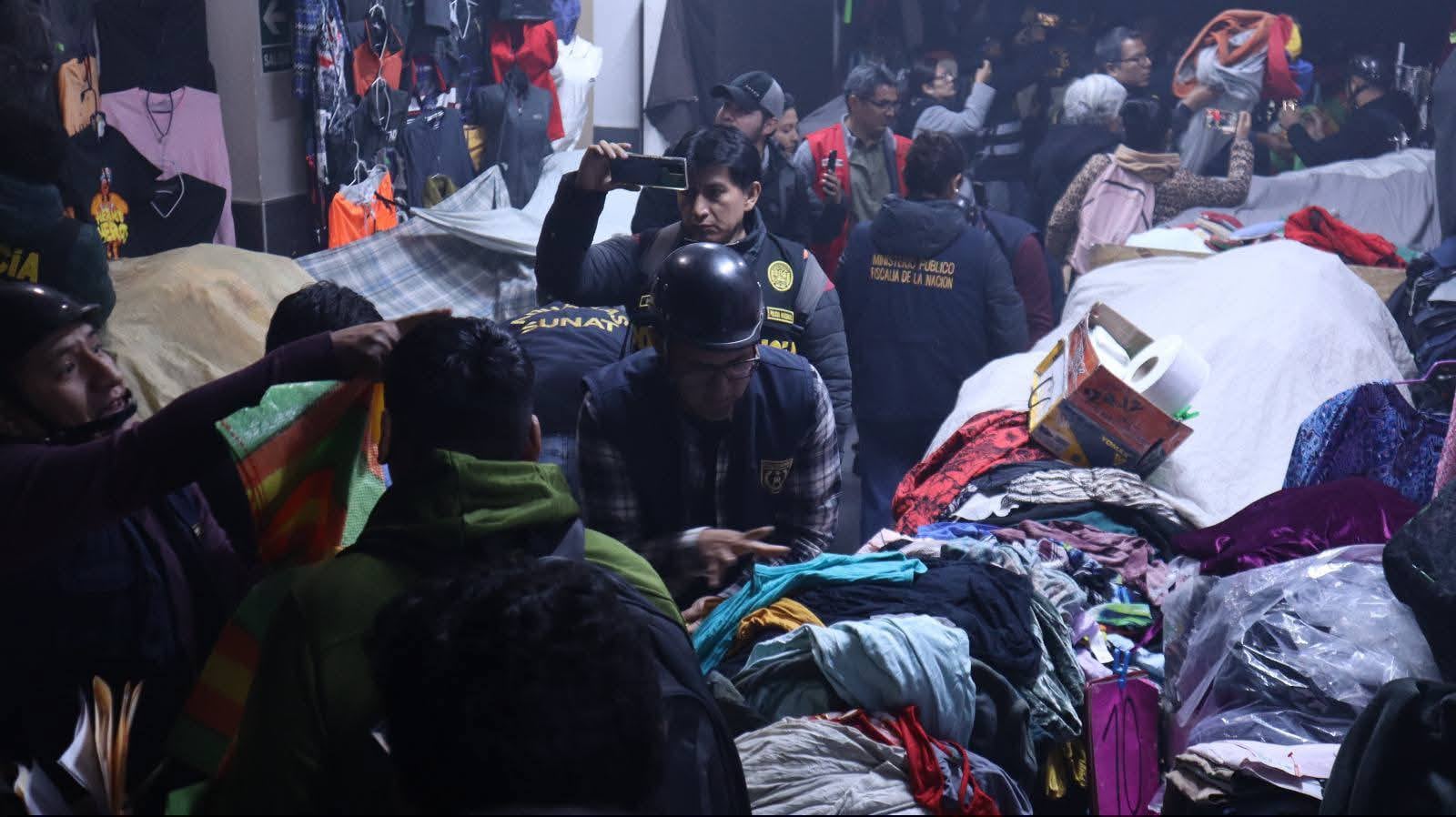 Decomisaron prendas de vestir, licores, cigarros, calzados, entre otros. (Foto: Ministerio Público)