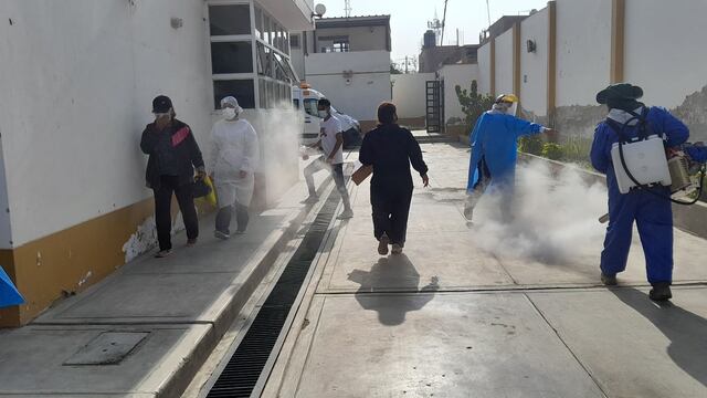Desinfectan centros de salud y mercados para erradicar COVID-19 en lugares concurridos en Trujillo