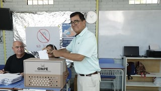 José Williams acude a sufragar al colegio María Reiche de San Borja (FOTOS)