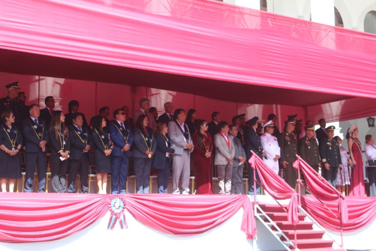 Autoridades saludan a Arequipa en su mes jubilar por el 486.° Aniversario de fundación. (Foto: Yunsu Pariapaza/@photo.gec)